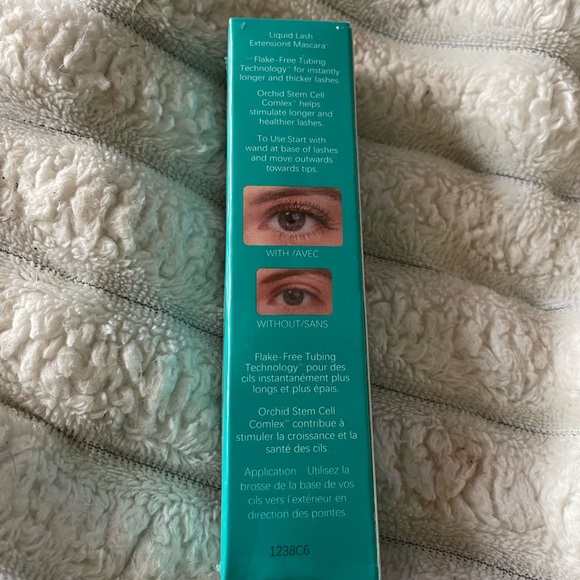 Thrive Causemetics Lash Extensions Mascara - Black - Picture 2 of 2